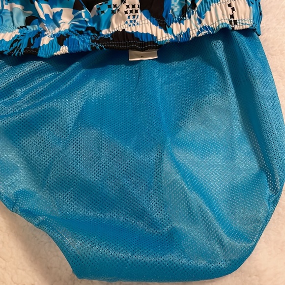 Men’s Nike Swim Trunks - Medium - Picture 5 of 6